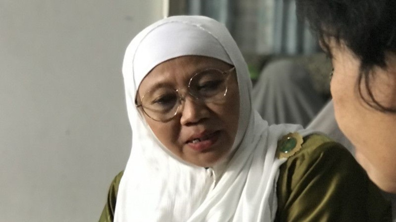 Ketua PCI Muslimat Nahdlatul Ulama Malaysia Mimin mintarsih di kediamannya di Sungai Mulia 5, Kuala Lumpur, Senin (19/12/2022). (ANTARA/Virna P Setyorini)