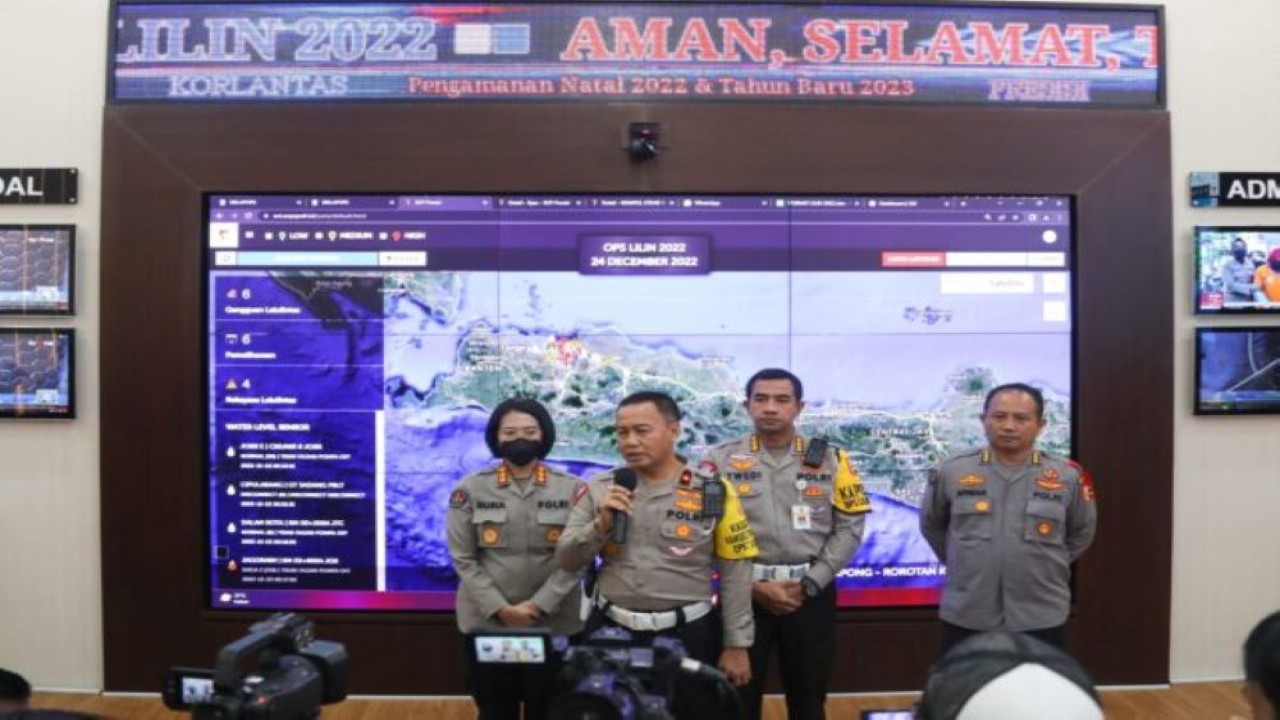 Dirgakkum Korlantas Polri Brigjen Pol Aan Suhanan di Posko Command Center, NTMC Polri, Jakarta, pada Sabtu (24/12/2022). (Istimewa/NTMCPolri)