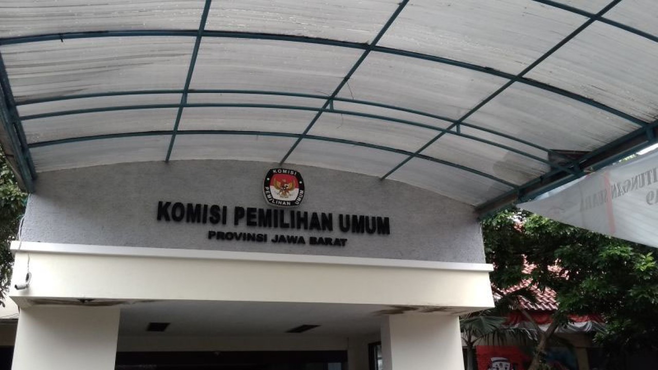 Kantor KPU Provinsi Jawa Barat. (ANTARA/Bagus Ahmad Rizaldi)