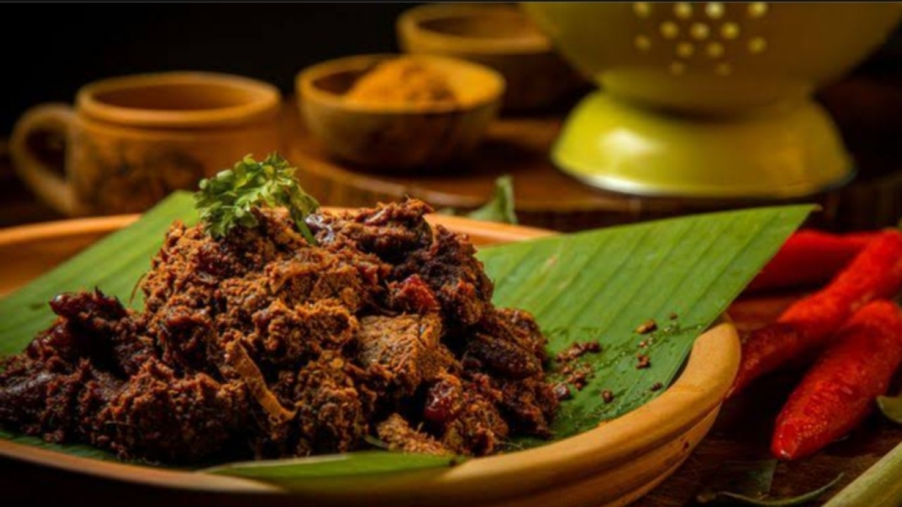 Salah satu makanan khas Indonesia adalah Rendang/net