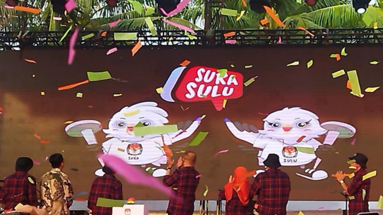 Suasana peluncuran maskot Pemilu 2024 "Sura dan Sulu" dan jingle Pemilu 2024 "Memilih untuk Indonesia" di Ancol, Jakarta Utara, Jumat (2/12/2022). (ANTARA/Tri Meilani Ameliya)