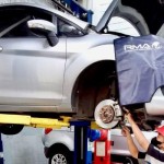 Mekanik MRA Indonesia sedang melakukan perbaikan kendaraan Ford (ANTARA/HO)-1670302343
