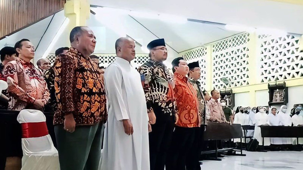 Menteri Agama Yaqut Cholil Qoumas (ketiga Kiri) Saat Menghadiri ...