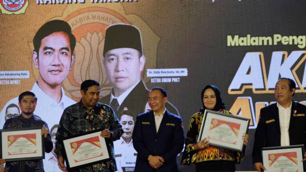 Ketua Umum Pengurus Nasional Karang Taruna Didik Mukrianto (tengah). (ANTARA/Dokumentasi Pribadi)