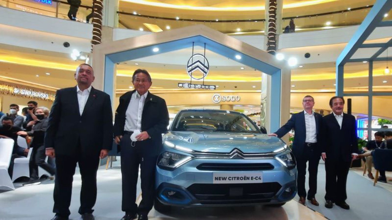 Peluncuran mobil listrik New Citroën ë-C4. (ANTARA/Chairul Rohman)