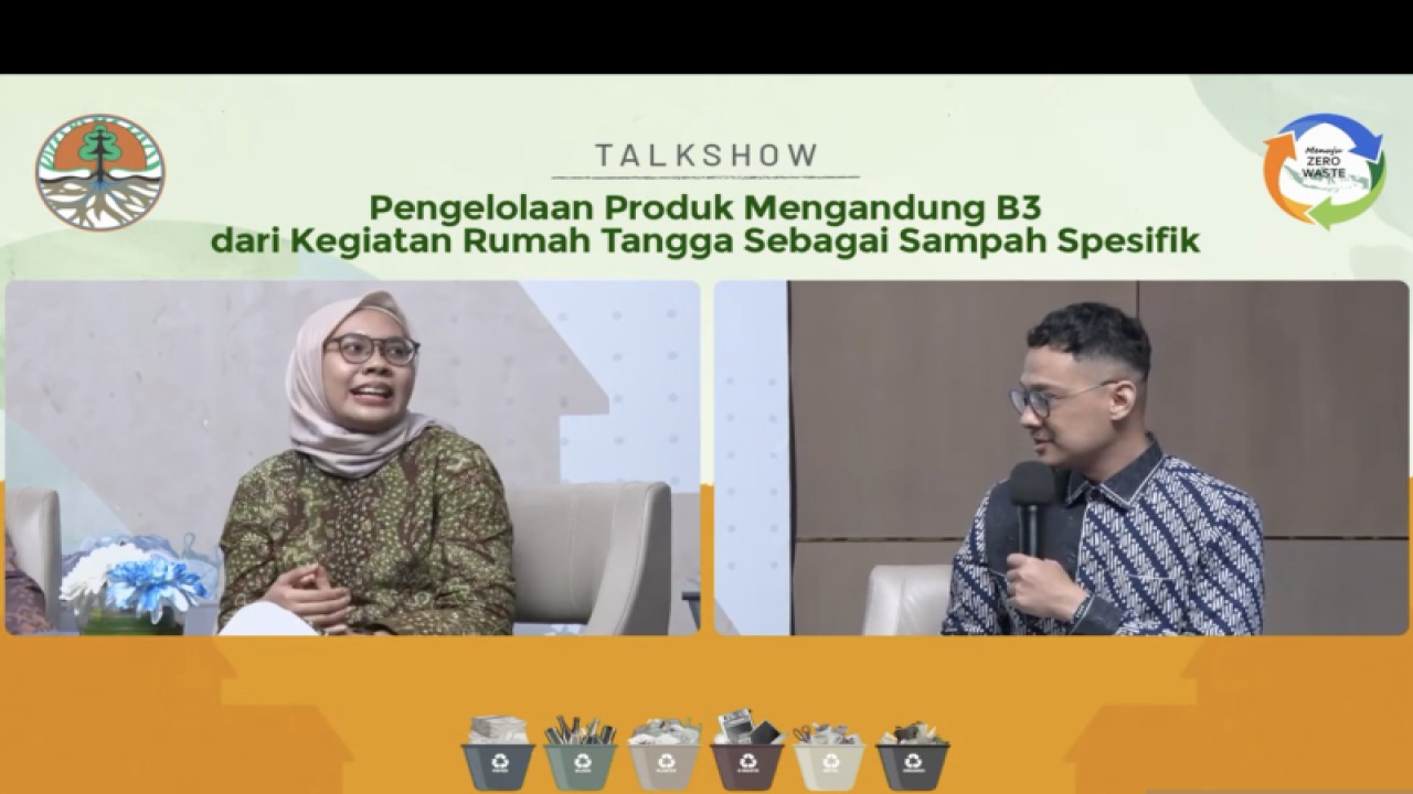 Tangkapan layar Akademisi Program Studi Teknik Lingkungan UI layar Astryd Viandila Dahlan (kiri) dalam diskusi virtual KLHK di Jakarta, Selasa (13/12/2022) (ANTARA/Prisca Triferna)