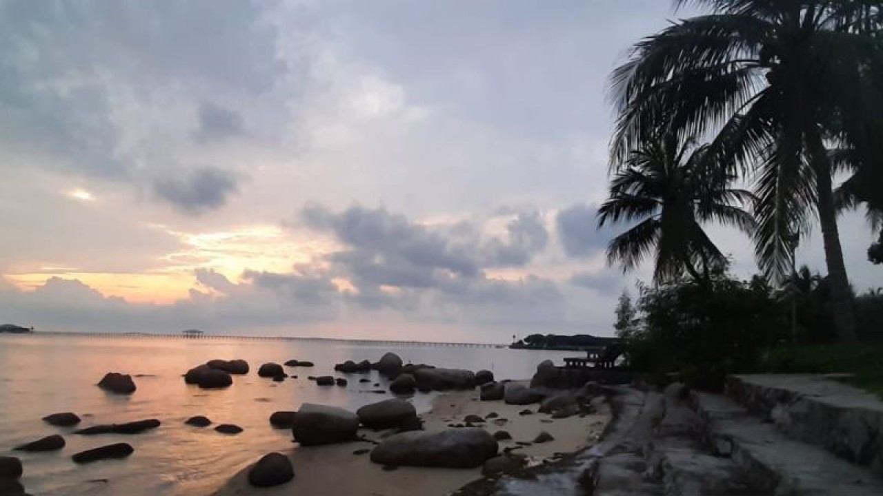 Pantai Trikora di Kabupaten Bintan, Kepulauan Riau.ANTARA/Nikolas Panama