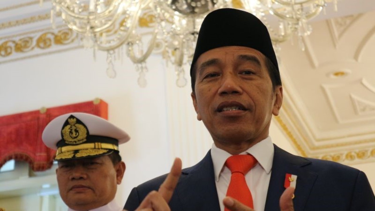 Presiden Joko Widodo (Jokowi) Didampingi Panglima TNI Laksamana Yudo ...