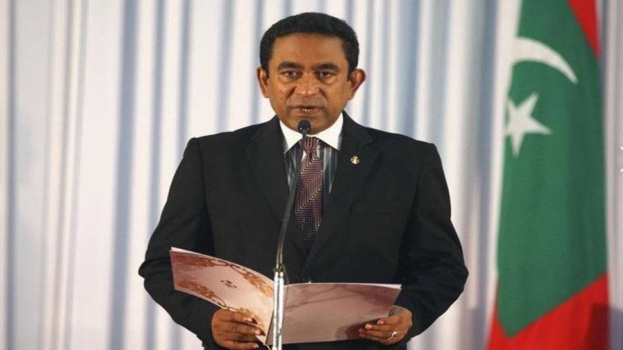 Abdulla Yameen mengambil sumpahnya sebagai Presiden Maladewa selama upacara pengambilan sumpah di parlemen di Male pada 17 November 2013. (Waheed Mohamed/Reuters)