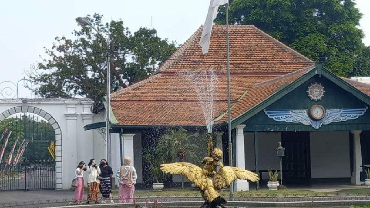 Pura Mangkunegaran. ANTARA/Aris Wasita