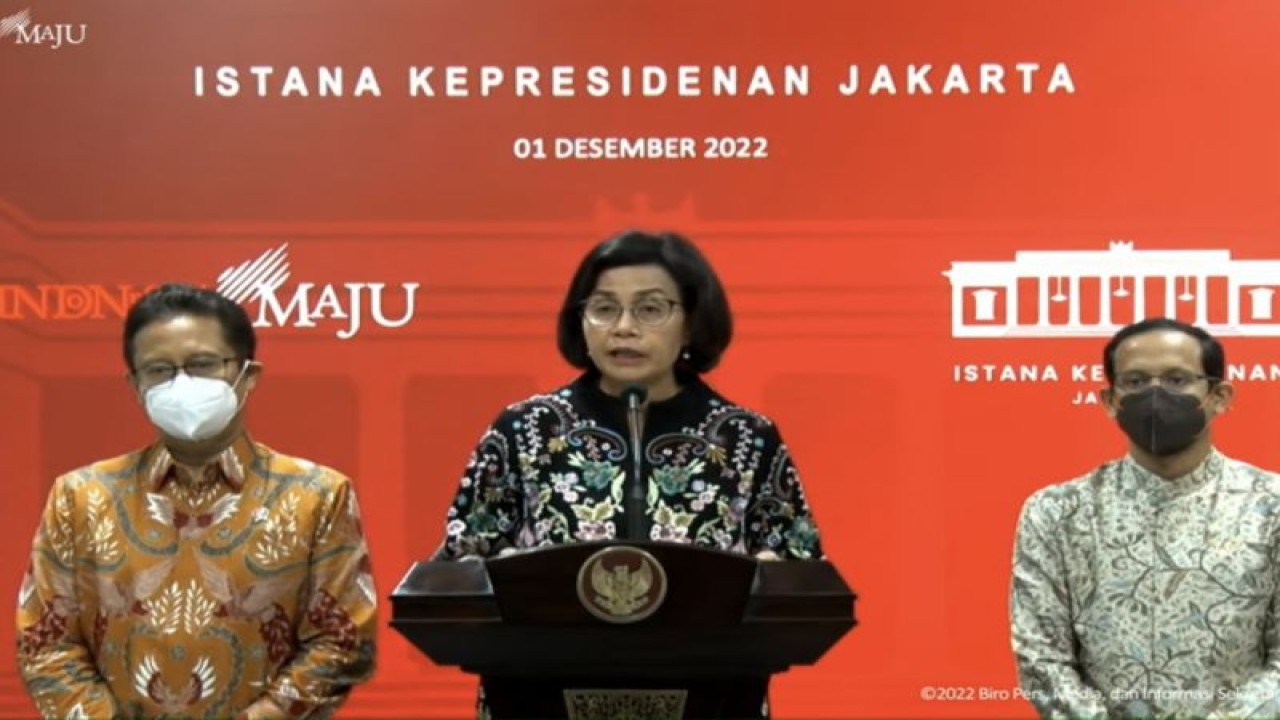 Menteri Keuangan Sri Mulyani Indrawati dalam Konferensi Pers usai Penyerahan DIPA dan Buku Daftar Alokasi Transfer ke Daerah TA 2023 di Istana Negara, Jakarta, Kamis (1/12/2022). (ANTARA/AstridFaidlatulHabibah)