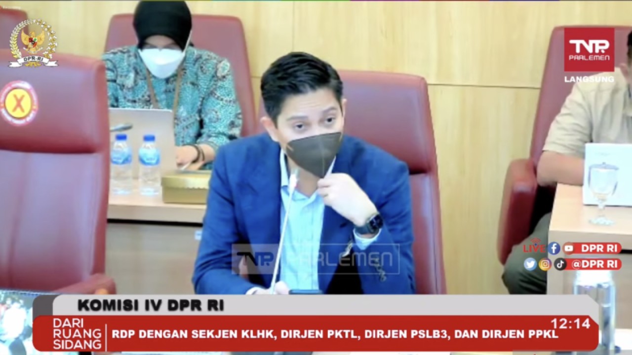 Tangkapan layar Wakil Ketua Komisi IV DPR RI Budisatrio Djiwandono dalam rapat dengar pendapat dengan KLHK di Jakarta, Senin (12/12/2022) (ANTARA/Prisca Triferna)