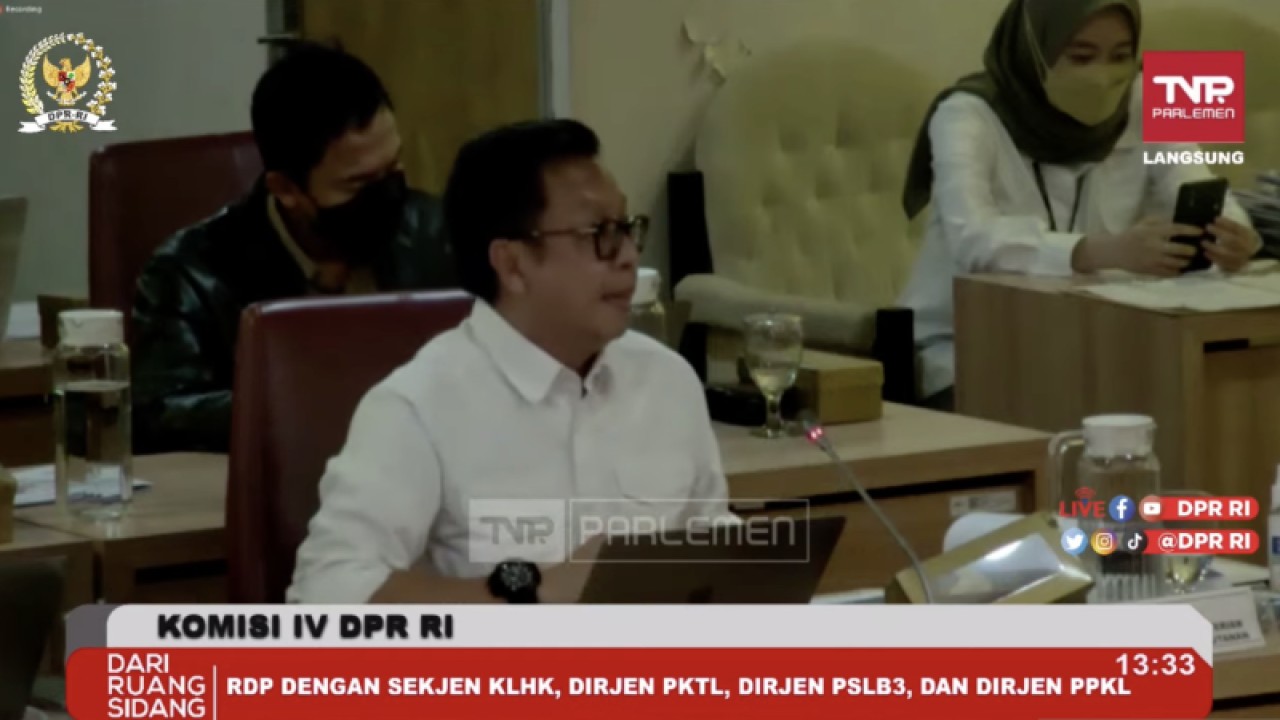 Tangkapan layar Dirjen Gakkum KLHK Rasio Ridho Sani dalam Rapat Dengar Pendapat Komisi IV DPR RI, Jakarta, Senin (12/12/2022) (ANTARA/Prisca Triferna)