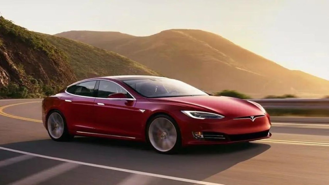 Ilustrasi. Tesla Model S Plaid. (Istimewa)