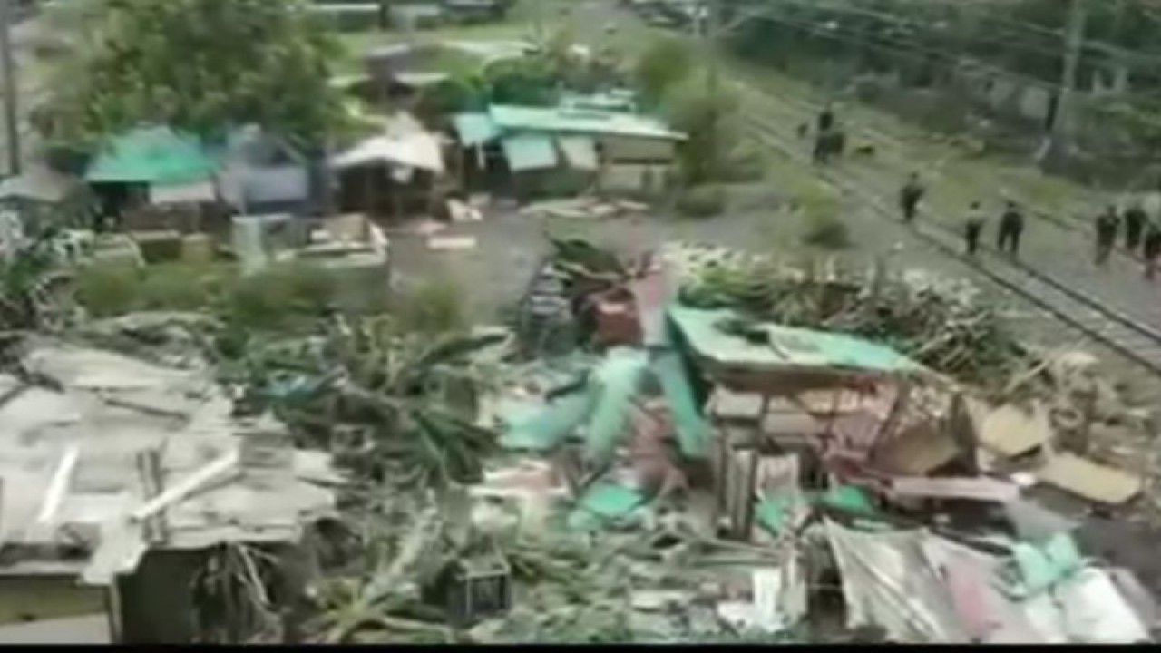 Gubuk 'apotek' di Kampung Muara Bahari di Tanjung Priok, Jakarta Utara. ANTARA/HO