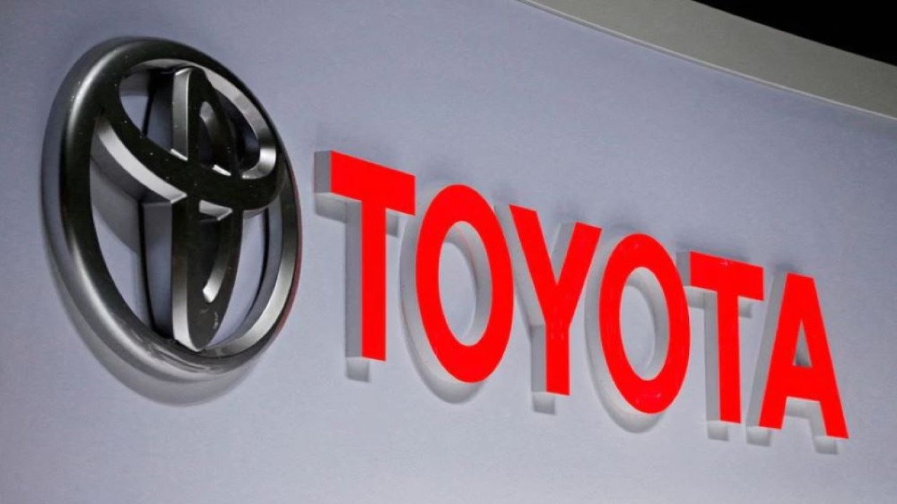 Logo Toyota ditampilkan di Geneva International Motor Show ke-89 di Jenewa, Swiss 5 Maret 2019. (Pierre Albouy/Reuters)