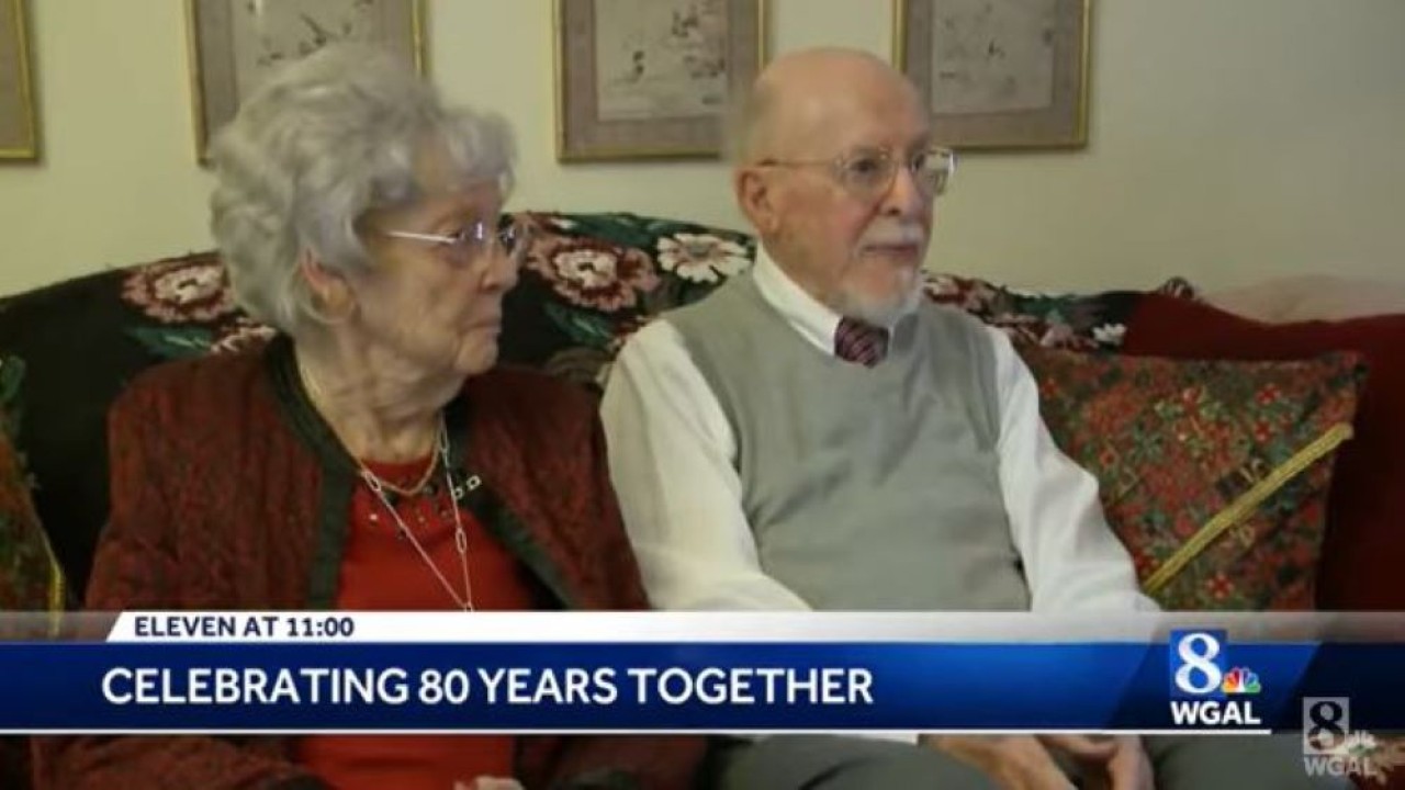 Robert dan Edith Mae Schaum merayakan ulang tahun pernikahan ke-80. (Tangkapan layar)
