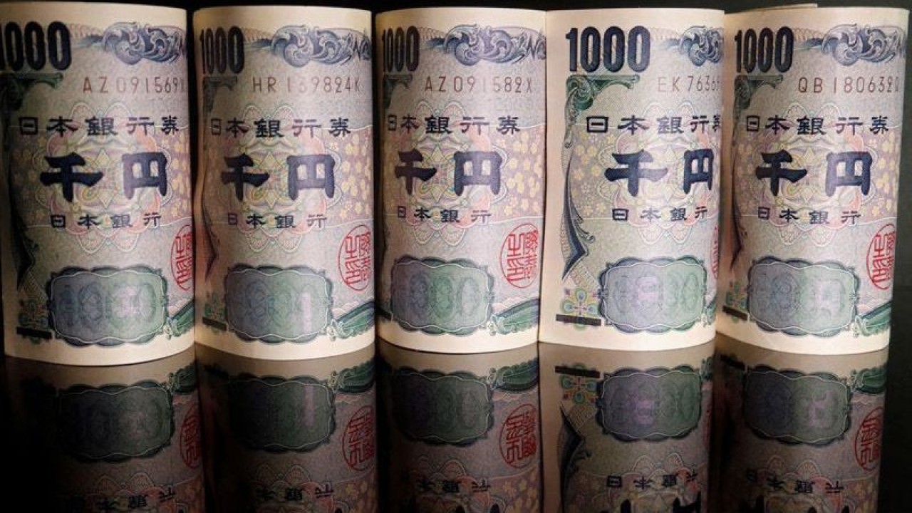 Arsip Foto - Uang kertas yen Jepang terlihat dalam gambar ilustrasi. ANTARA/REUTERS/Florence Lo/am.