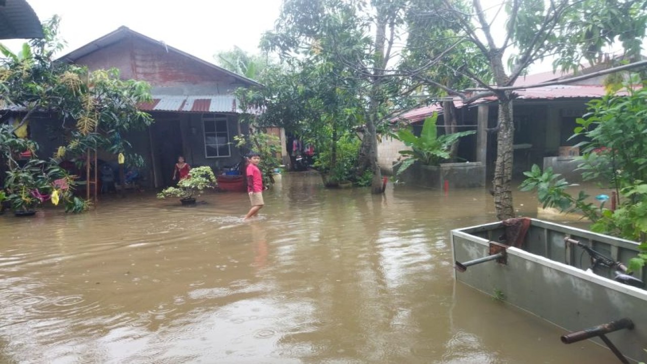Banjir rob meremdam pemukiman warga pesisir di Kelurahan Batu Besar Kota Batam Kepri (25/1/2023). (ANTARA/HO-Warga Batam)
