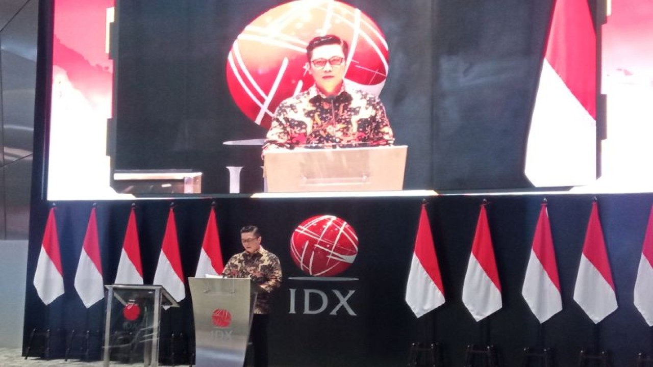 Direktur Pengembangan PT Bursa Efek Indonesia (BEI) Jeffery Hendrik saat membuka acara "Pelatihan Pasar Modal kepada Bareskim Polri" di Mainhall IDX Building, Jakarta, Rabu. (ANTARA/ Muhammad Heriyanto)