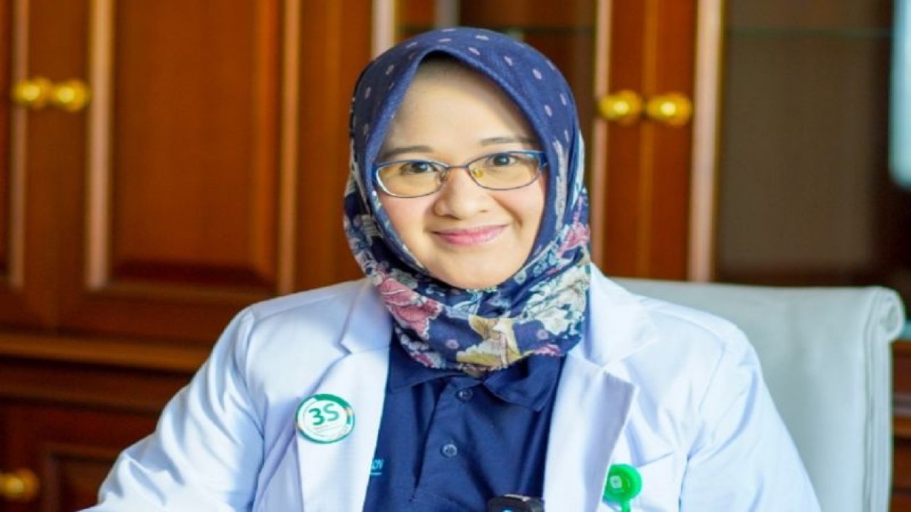 Dokter Spesialis Departemen Medik Dermatologi dan Venereologi, RS Sari Asih Serang Kota Serang, dr. Kharisma Yuliasis Widiasri