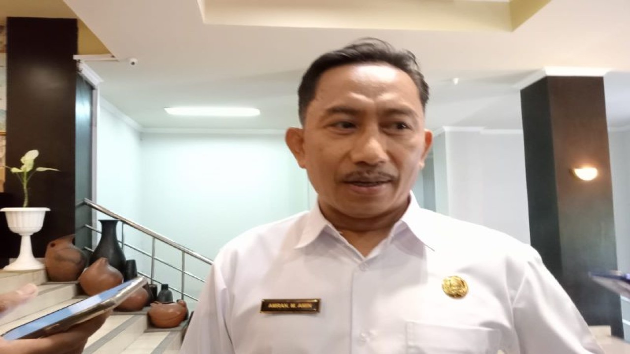 Kepala Dinas Kependudukan dan Pencatatan Sipil (Dukcapil) Kota Mataram H Amran M Amin. (Foto: ANTARA/Nirkomala)