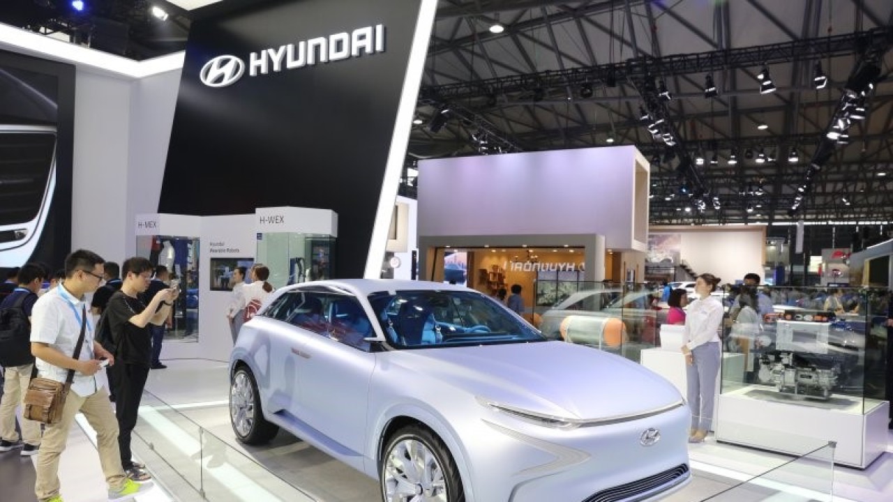 Ilustrasi kendaraan konsep Hyundai FE Fuel Cell Concept dipajang di International Consumer Electronics Show Asia (CES Asia 2017) di Shanghai, China (7/6/2017).