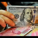 Ilustrasi - Lembaran mata uang rupiah dan dolar AS. (ANTARA FOTO/Puspa Perwitasari/aa)-1674551183