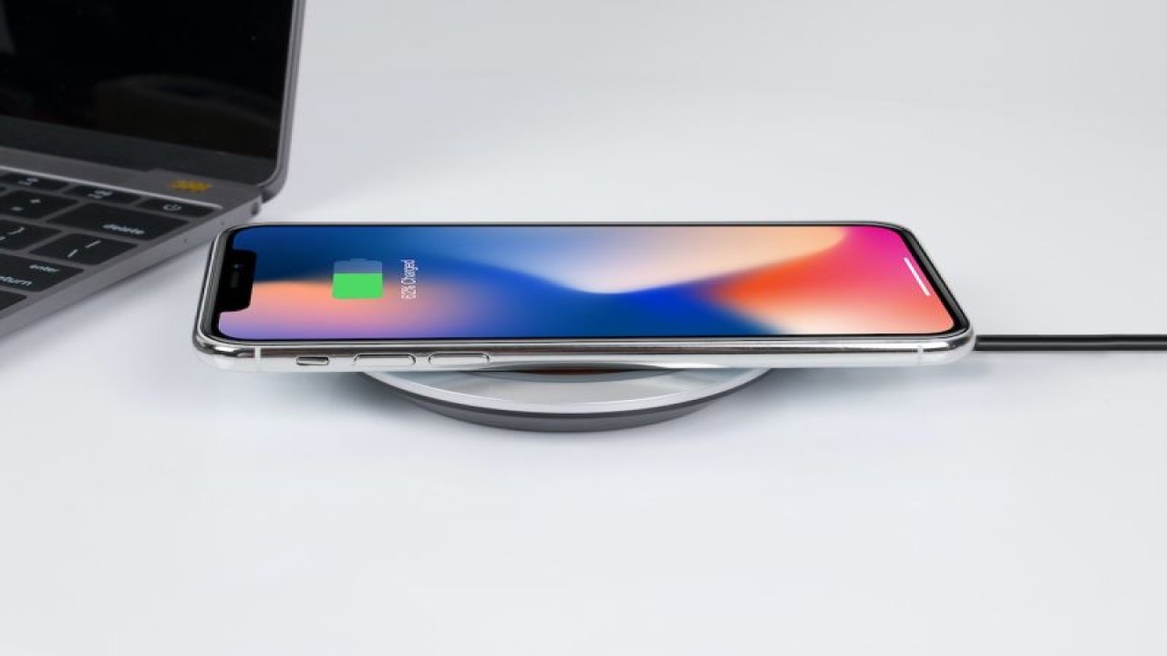 Ilustrasi pengisian daya menggunakan sistem wireless charging. (ANTARA/HO/Pexels)