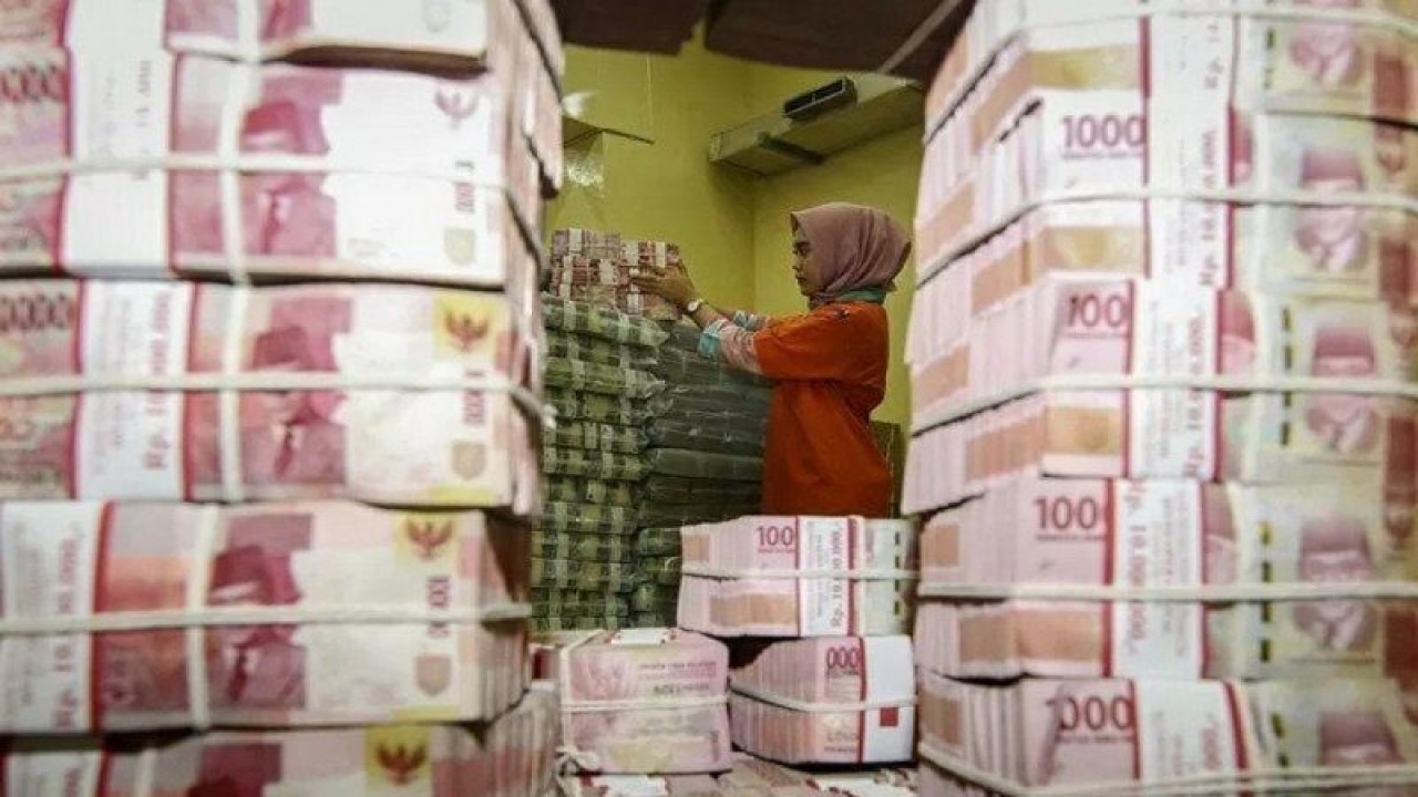 Ilustrasi: Uang beredar di Indonesia (ANTARA FOTO)
