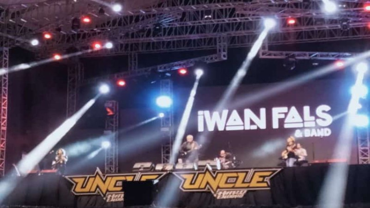 Konser Iwan Fals Di Panggung Utama "Uncle Hard Enduro" Kiram Park ...