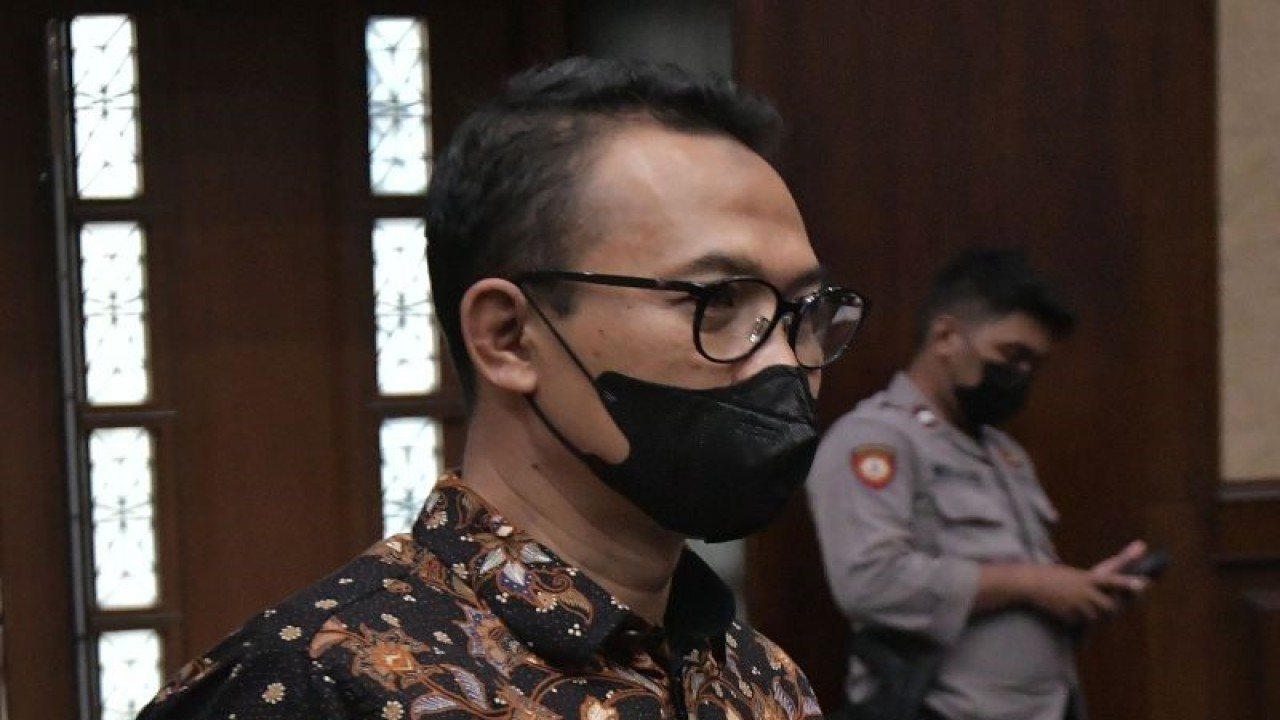 Terdakwa kuasa pajak PT Jhonlin Baratama Agus Susetyo bersiap mengikuti sidang lanjutan di Pengadilan Tipikor, Jakarta, Selasa (13/12/2022). . ANTARA FOTO/Fakhri Hermansyah/tom.