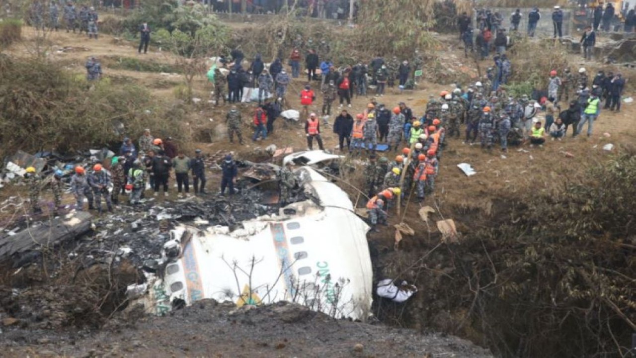 Kotak hitam pesawat Yeti Airlines yang jatuh ditemukan dan akan diserahkan ke penyelidik. (Istimewa/Net)