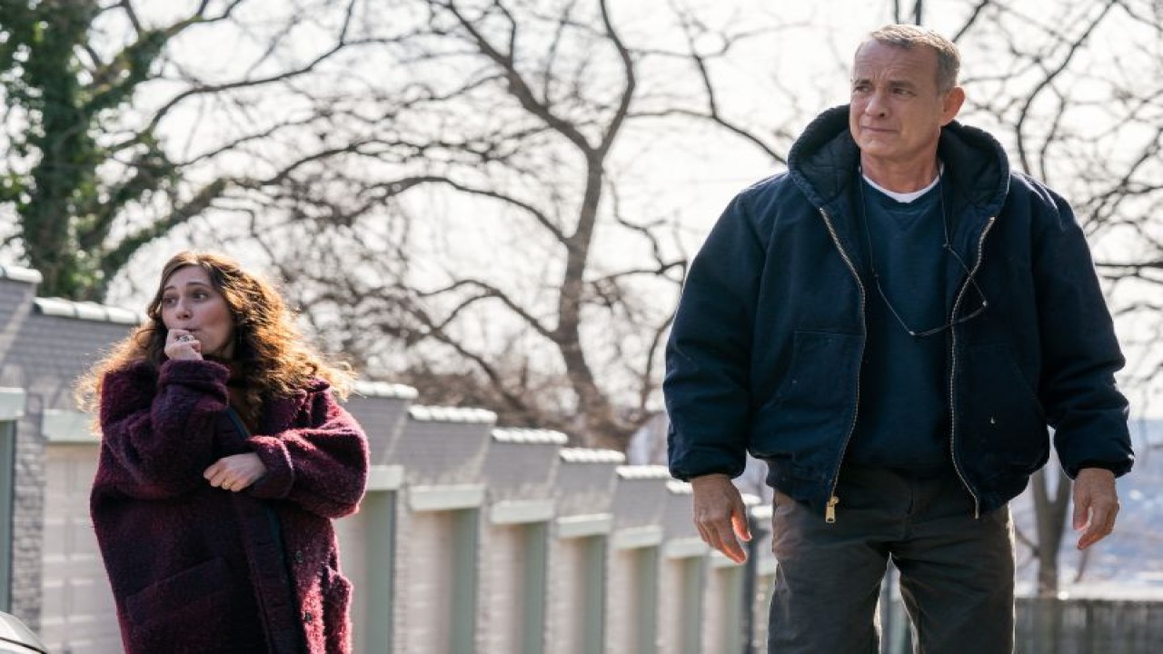 Mariana Treviño dan Tom Hanks dalam film produksi Columbia Pictures ""A Man Called Otto". (ANTARA/HO-Niko Tavernise)