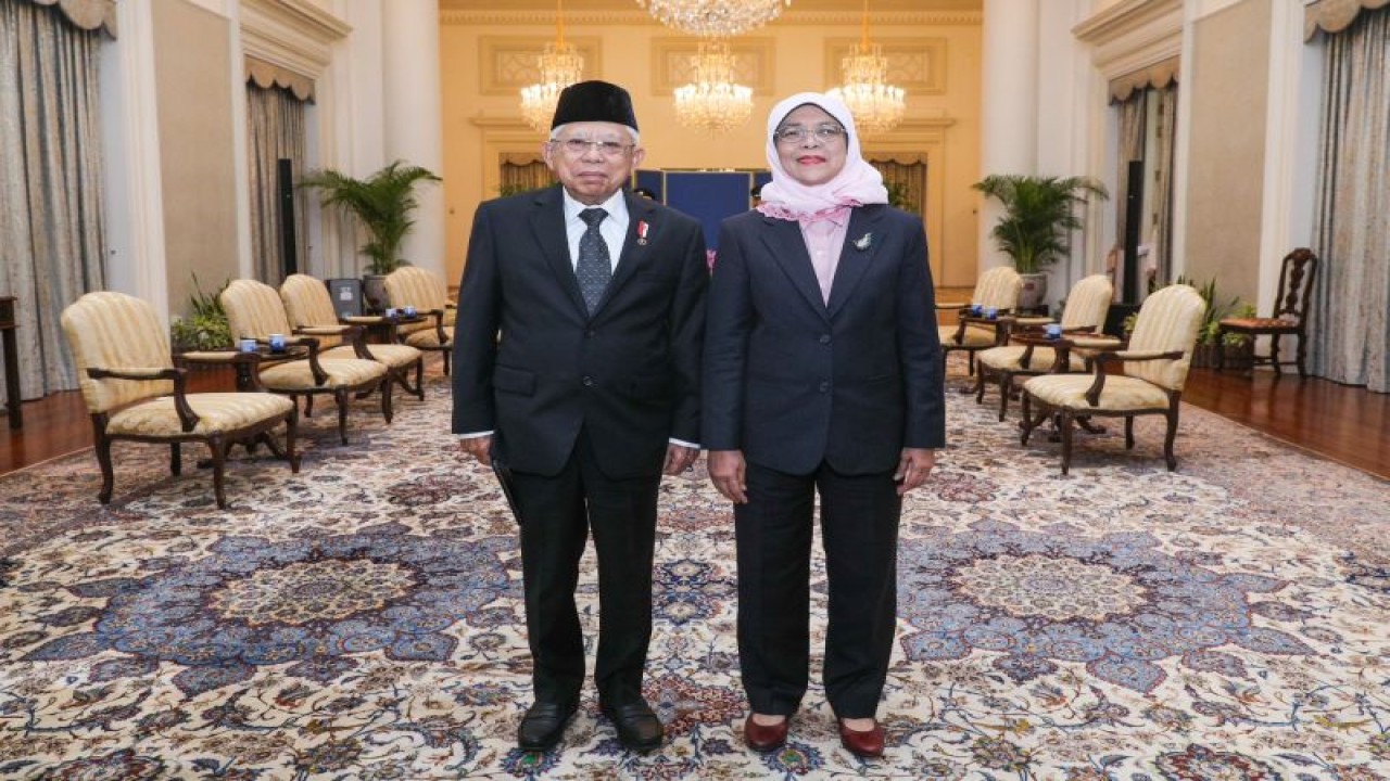 Wakil Presiden RI Ma'ruf Amin saat melakukan kunjungan kehormatan kepada Presiden Singapura Halimah Yacob di Istana Presiden Singapura, Senin (16/1/2023). ANTARA/HO-BPMI Setwapres