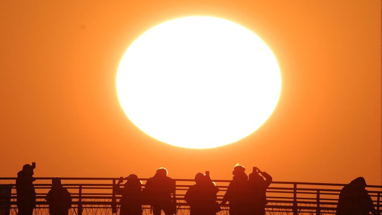 Matahari terbit pertama tahun 2023 di Seoul, Korea Selatan (REUTERS/KIM HONG-JI)