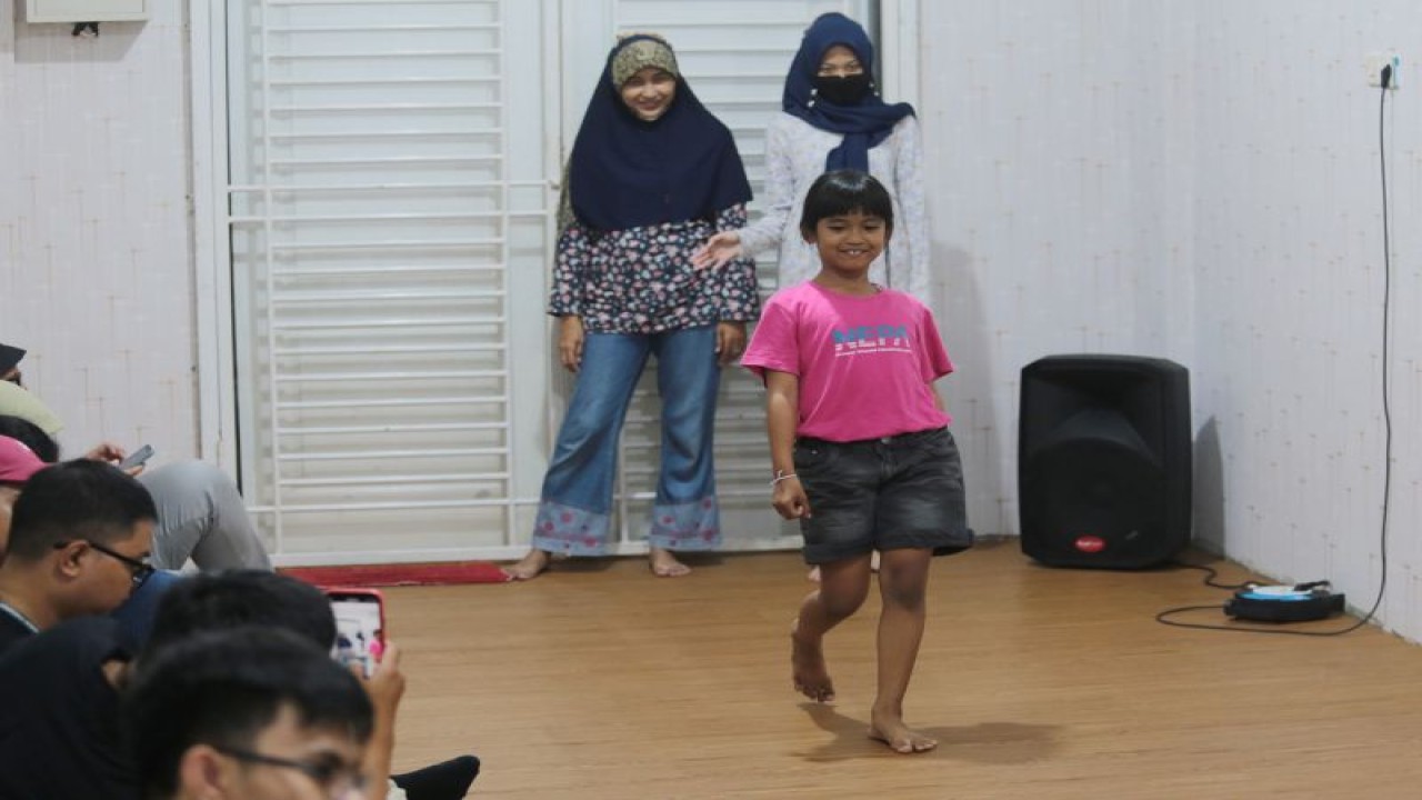 Sejumlah anak penyandang disabiltas di Rumah Anak Prestasi yang berlokasi di Jalan Nginden Semolo Nomor 23 Kota Surabaya, Jawa Timur, belum lama ini. (ANTARA/HO-Diskominfo Surabaya)