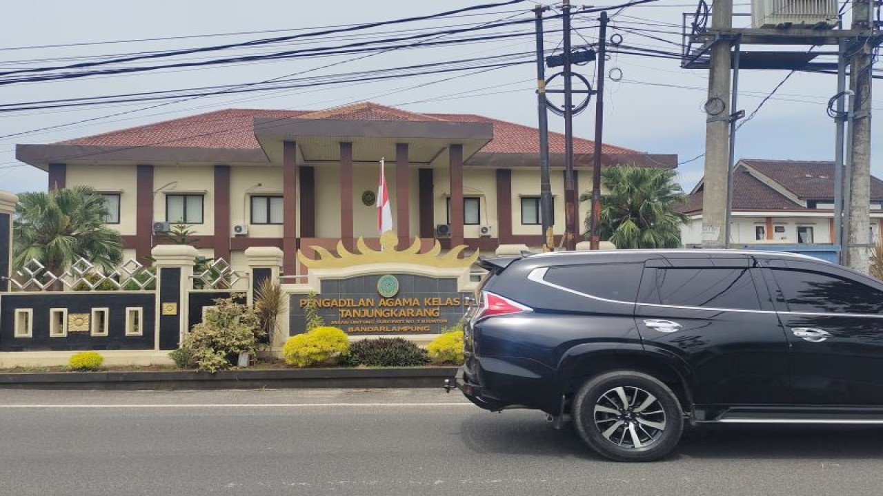 Kantor Pengadilan Agama (PA) Tanjungkarang, di Kota Bandarlampung, Senin, (23/1/2023). (ANTARA/Dian Hadiyatna)