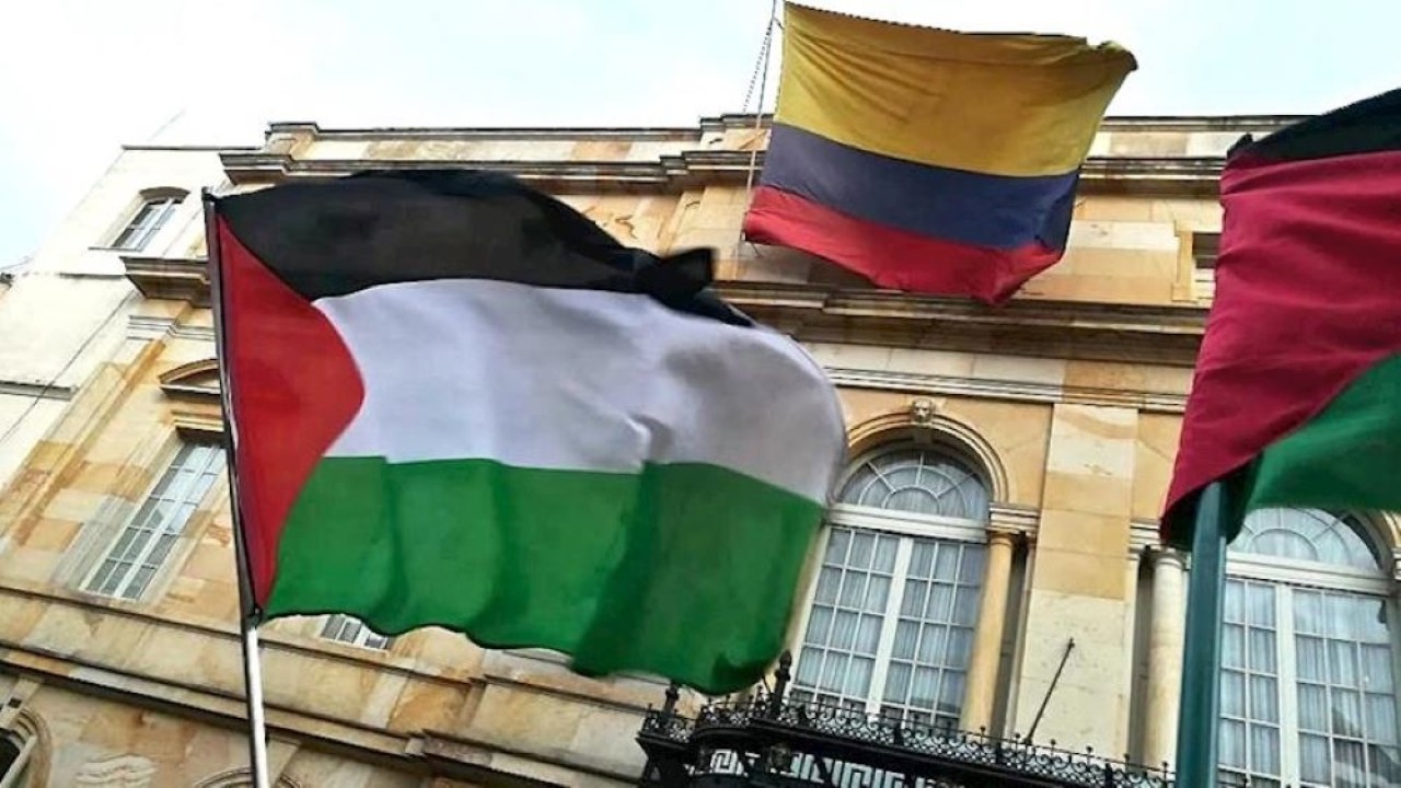 Ilustrasi. Bendera Palestina dan Kolombia. (Iran Press)