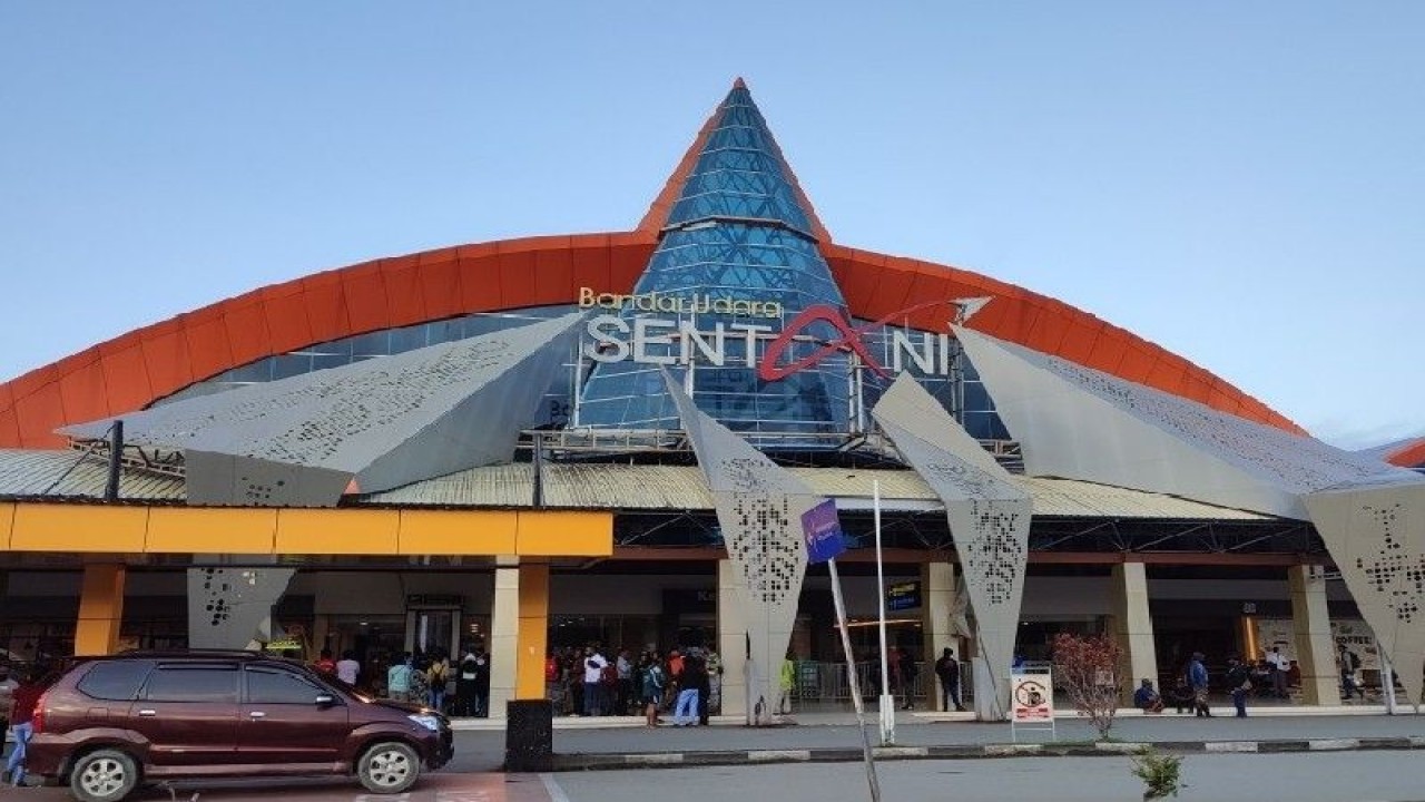 Bandara Sentani, Kabupaten Jayapura, Provinsi Papua. (ANTARA/Evarukdijati)