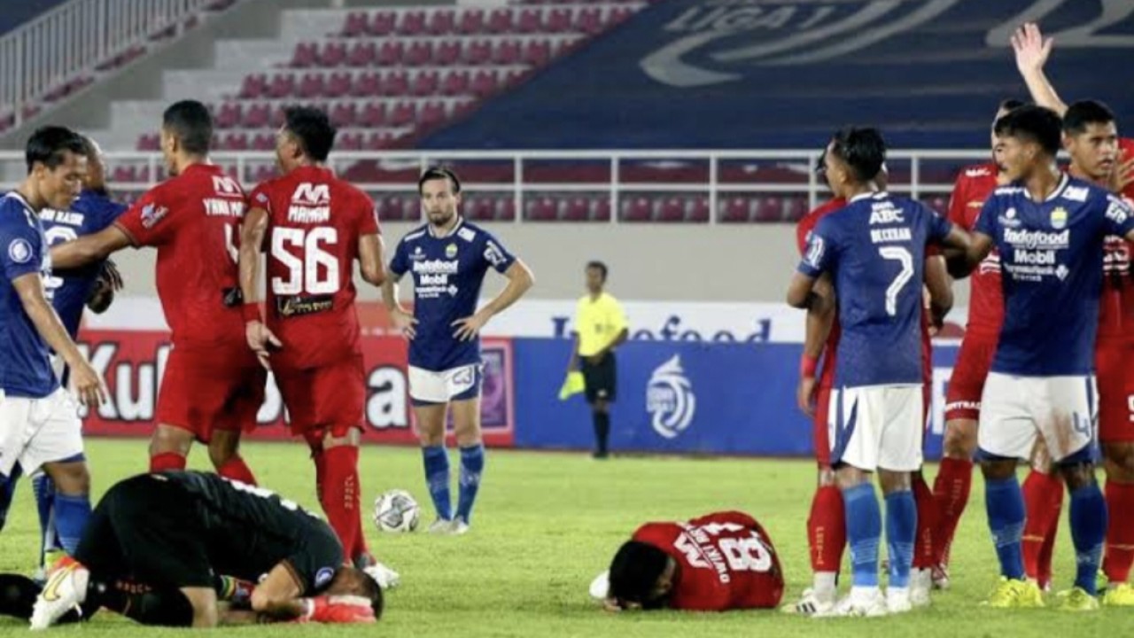 Live streaming persija. Live streaming Persib vs PSM. Джакарта Персиджа футбол флаг. Persibgambar.