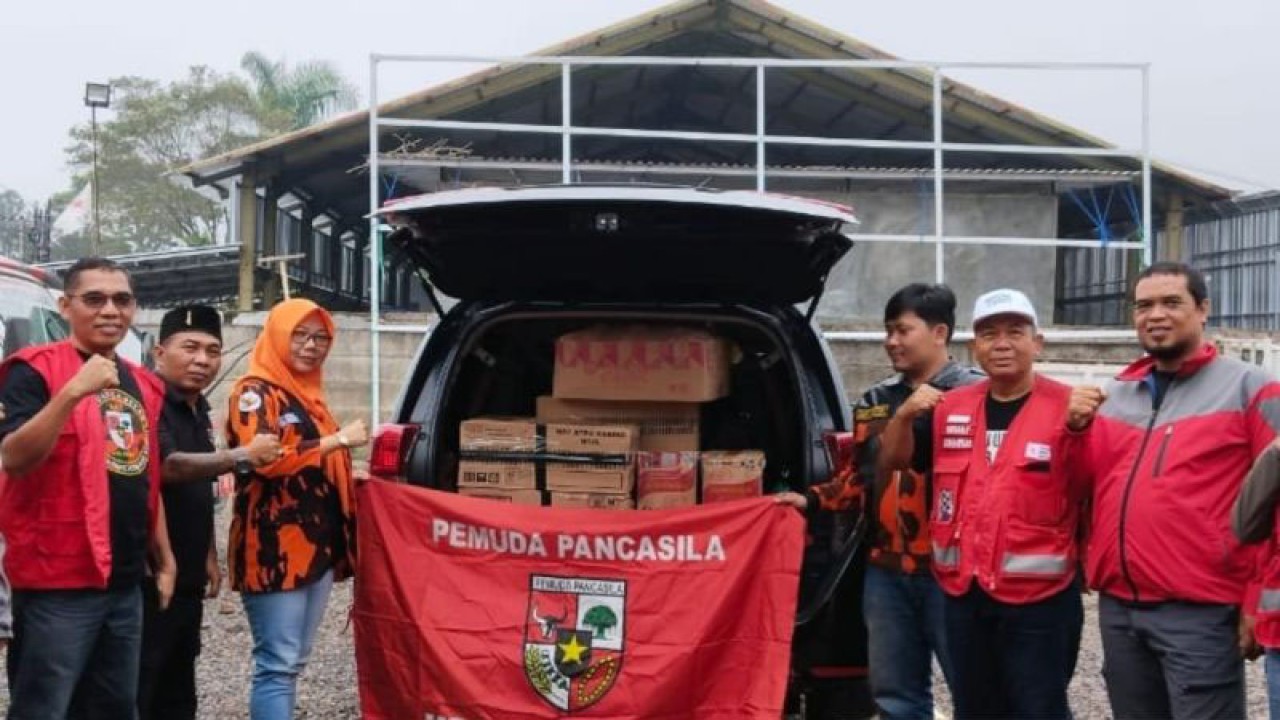 Ketua PMI Kendal-Jawa Tengah, Dr Budi Paling Kiri Bersama Pengurus ...