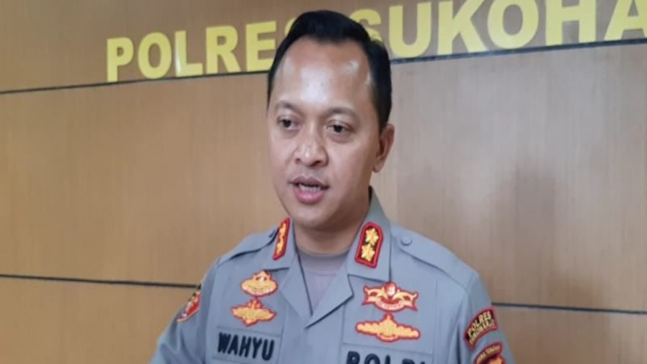 Kepala Polres Sukoharjo AKBP Wahyu Nugroho Setyawan saat memberikan keterangan kasus pembunuhan siswi SMP. (ANTARA/Bambang Dwi Marwoto)