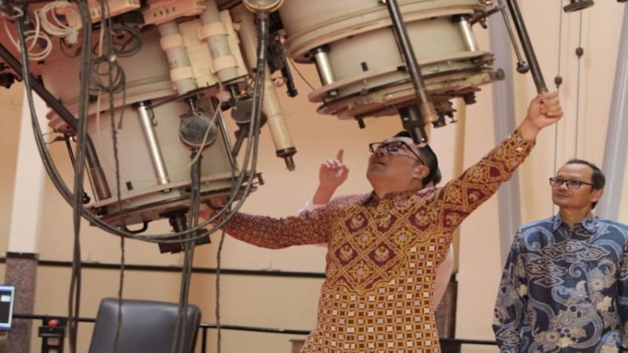 Gubernur Jawa Barat Ridwan Kamil menghadiri Acara Peringatan 100 Tahun Observatorium Bosscha di Observatorium Bosscha, Kabupaten Bandung Barat, Senin (30/1/2023). (ANTARA/HO-Humas Pemda Jawa Barat)