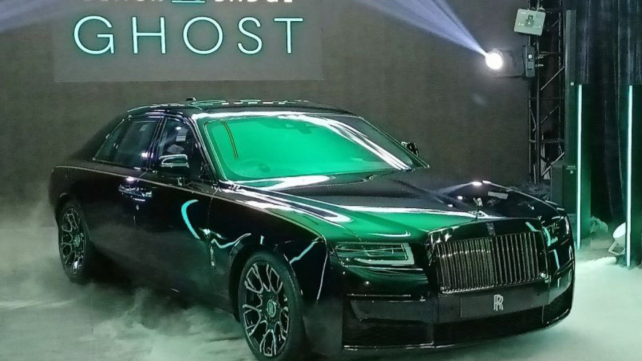 Peluncuran Rolls-Royce Black Badge Ghost yang digelar di kawasan Jakarta Selatan, Selasa (24/5/2022) (ANTARA/Fathur Rochman)