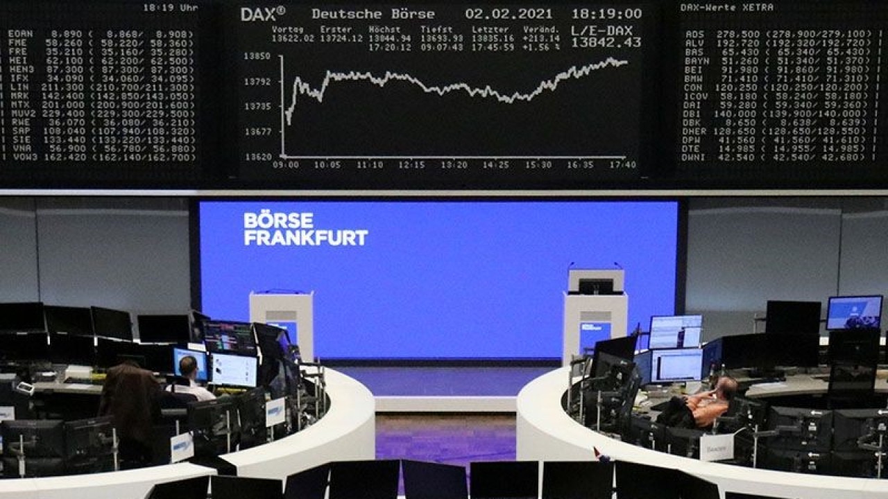 Ilustrasi: Grafik indeks harga saham DAX Jerman digambarkan di bursa saham di Frankfurt, Jerman. ANTARA/REUTERS/Staff/aa. (REUTERS/STAFF)