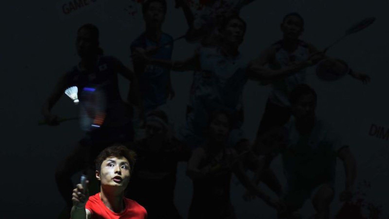Pebulu tangkis asal Cina Shi Yuqi berlatih dengan rekan senegaranya menjelang turnamen Daihatsu Indonesia Masters 2023 di Istora Gelora Bung Karno, Jakarta, Senin (23/1/2023). Turnamen bulu tangkis yang diikuti 277 atlet dari 23 negara itu akan berlangsung pada 24-29 Januari 2023. ANTARA FOTO/Indrianto Eko Suwarso/aww.