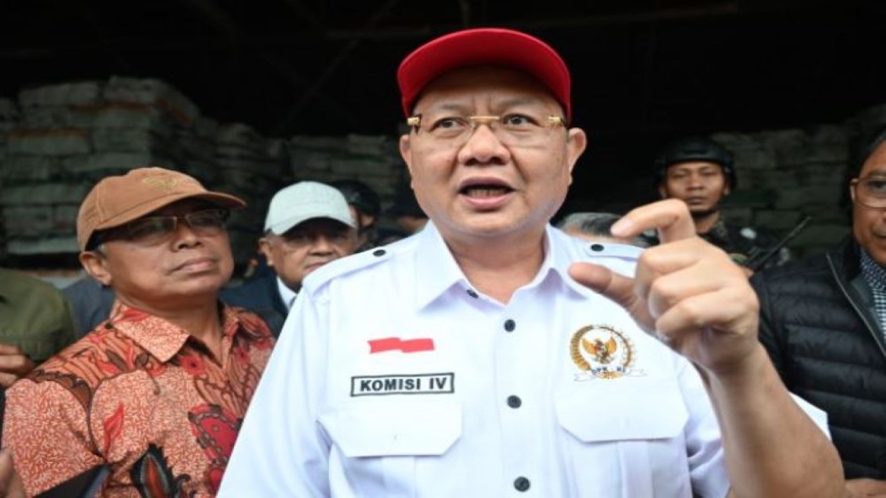 Ketua Komisi IV DPR Sudin saat diwawancarai usai melakukan sidak dalam rangkaian Kunjungan Kerja Komisi IV DPR di Kepulauan Riau (Kepri). (Husen/nr)