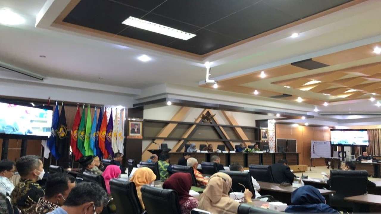 Suasana pemilihan langsung calon Rektor Untan periode 2023-2027 (ANTARA/Sucia Lucinda)