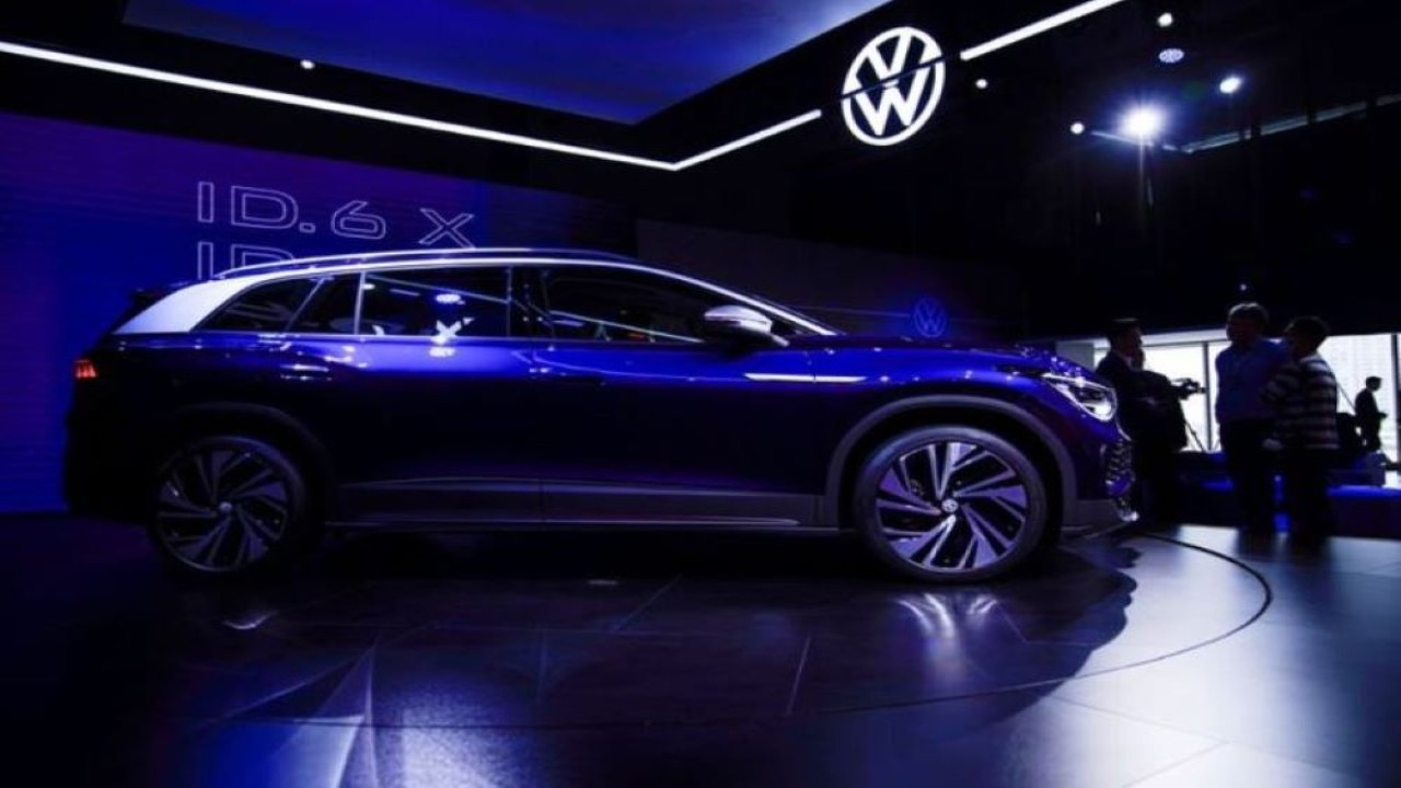 Volkswagen ID.6 X ditampilkan menjelang Shanghai Auto Show, di Shanghai, China, 18 April 2021. (Aly Song/Reuters)